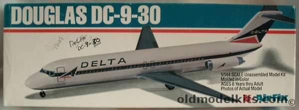 Airfix 1/144 Douglas DC-9-30 Delta Airlines, 60030 plastic model kit